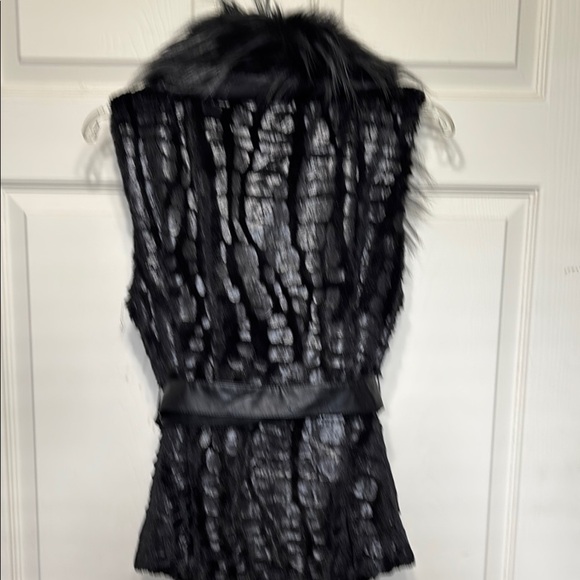 Faux Frenzi Faux Fur Black Vest with Belt size Small - Picture 7 of 13